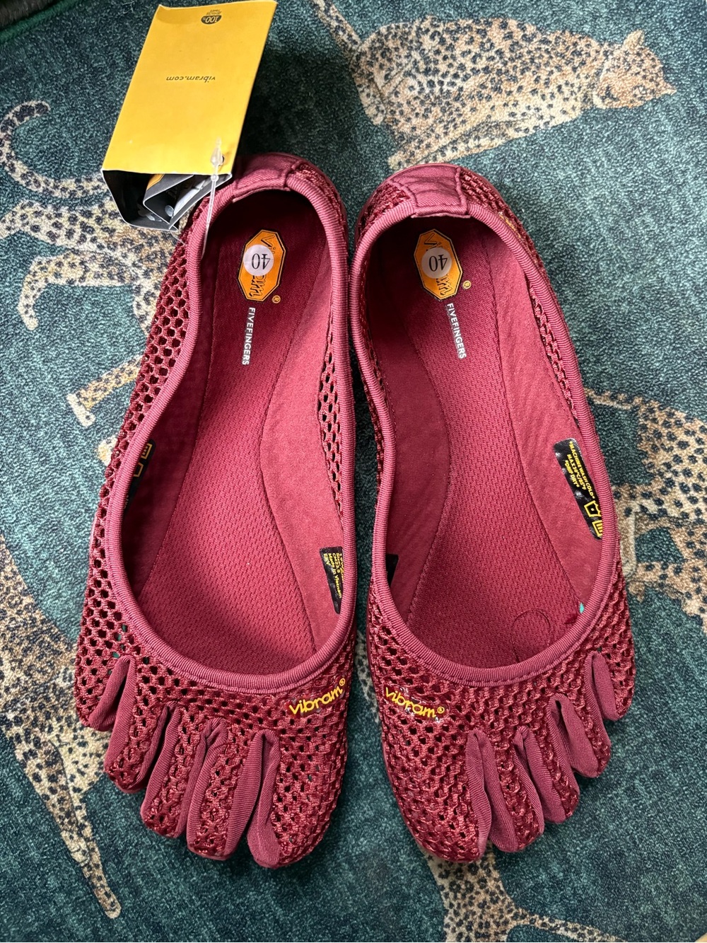 Vibram FiveFingers Burgundy Minimalist Toe Shoes - Picture 2 of 6